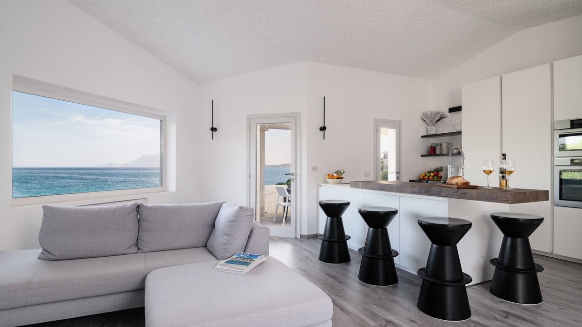 Pittulongu Villa | Villa Azul by Klodge - contemporary pied dans l'eau with hydromassage pool