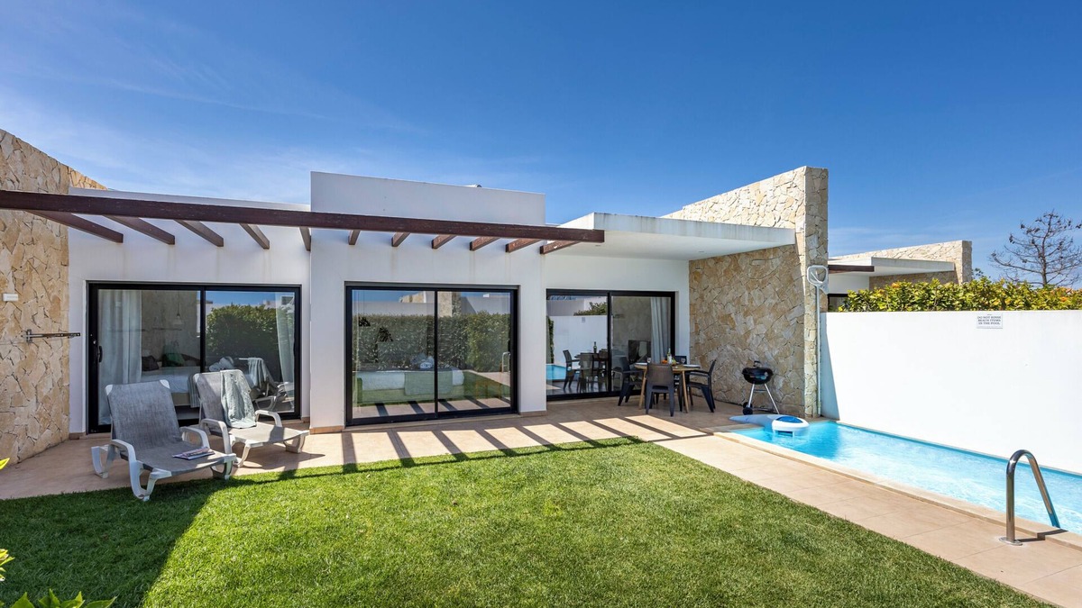 Sagres House | Villa Back Loop with private pool and garden in Sagres