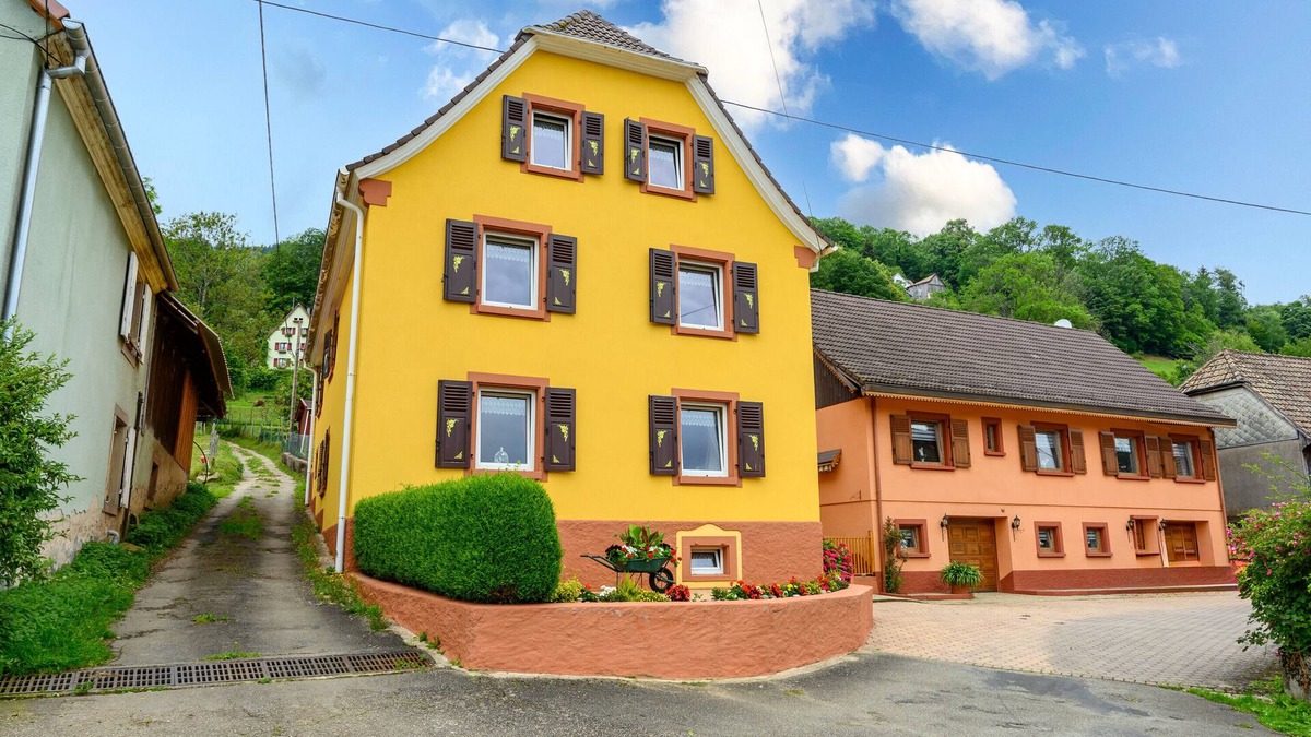 Sondernach Villa | Villa 'Balboa' with Wi-Fi and Air Conditioning