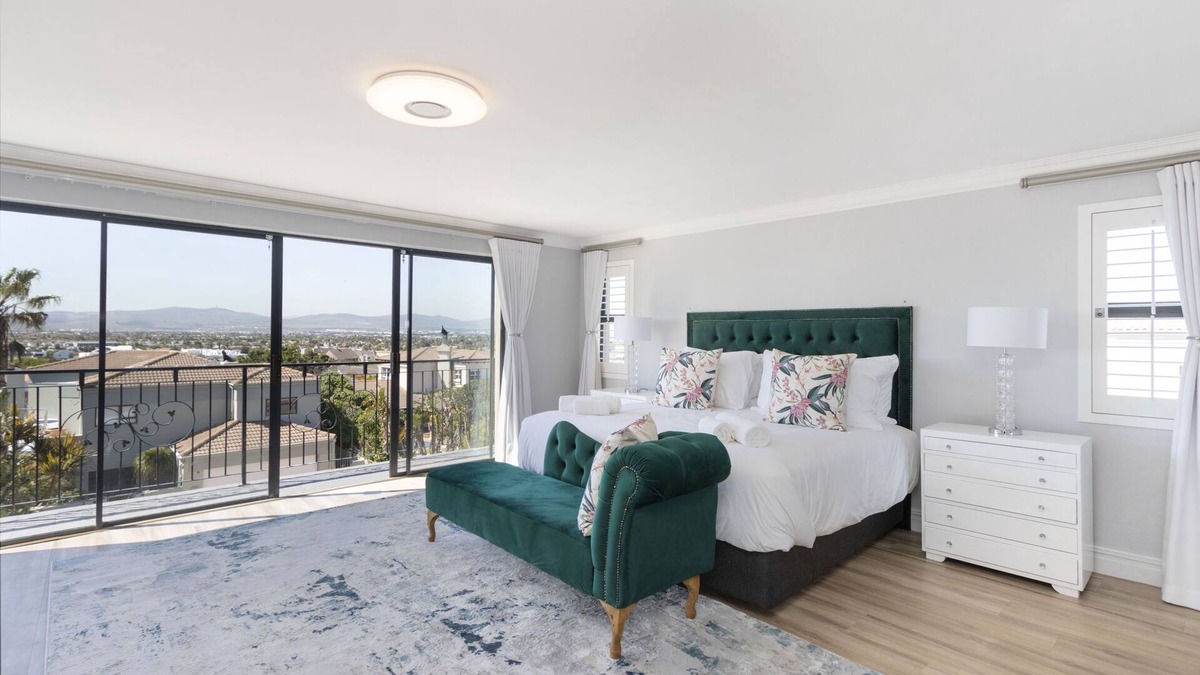West Beach House | Villa Balmoral 14 - Six Bedroom House, Sleeps 12