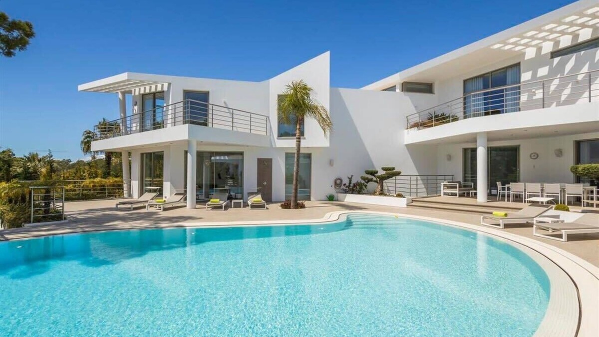 Almancil Villa | Villa Bama Palm - Overlooking the fairway of the Quinta do Lago golf course
