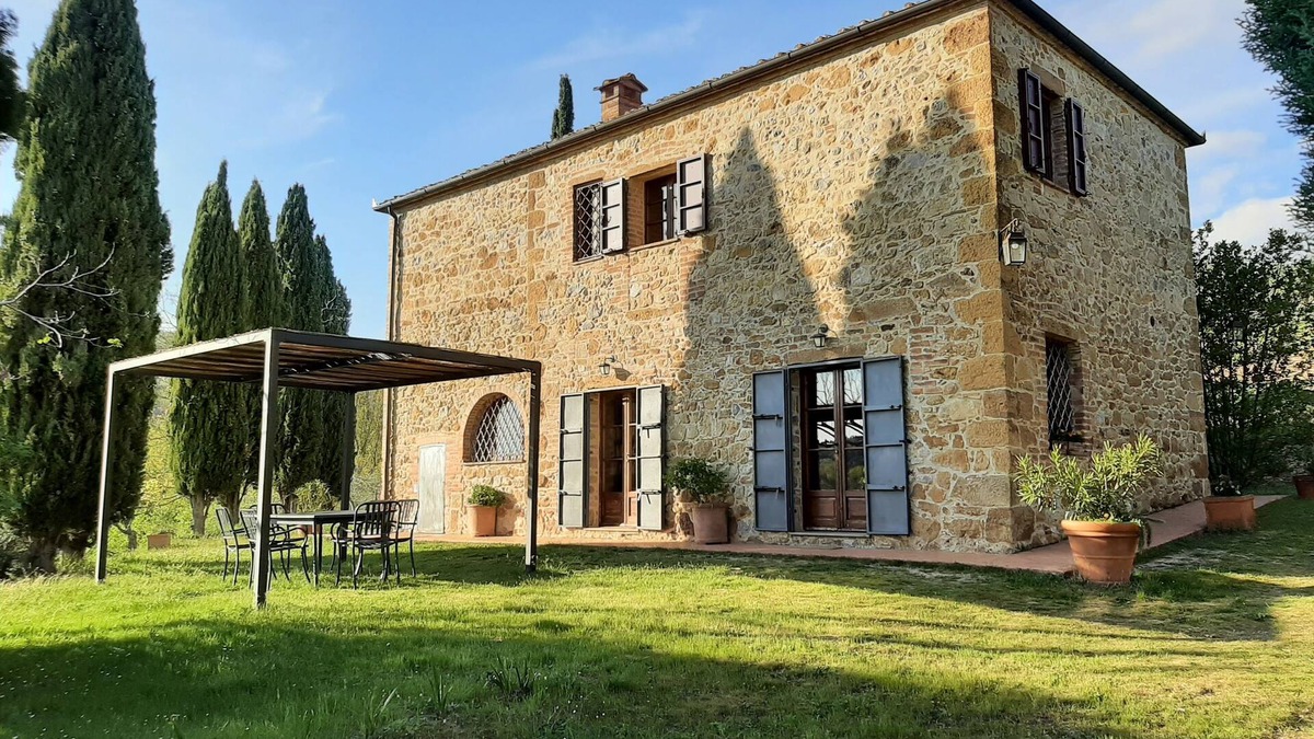 Montefollonico House | Villa Banditello, secluded, panoramic view over Montepulciano valley.