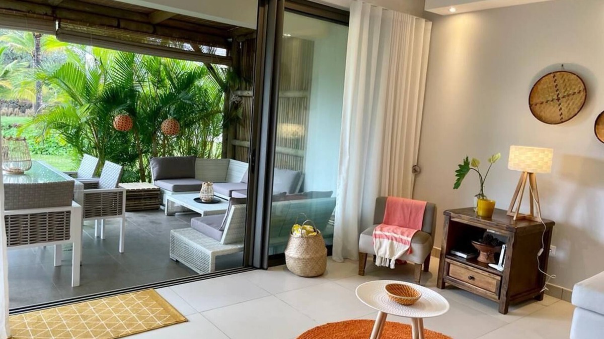 Calodyne Villa | Villa Barachois is part of an intimate residency, surrounded by water and nature