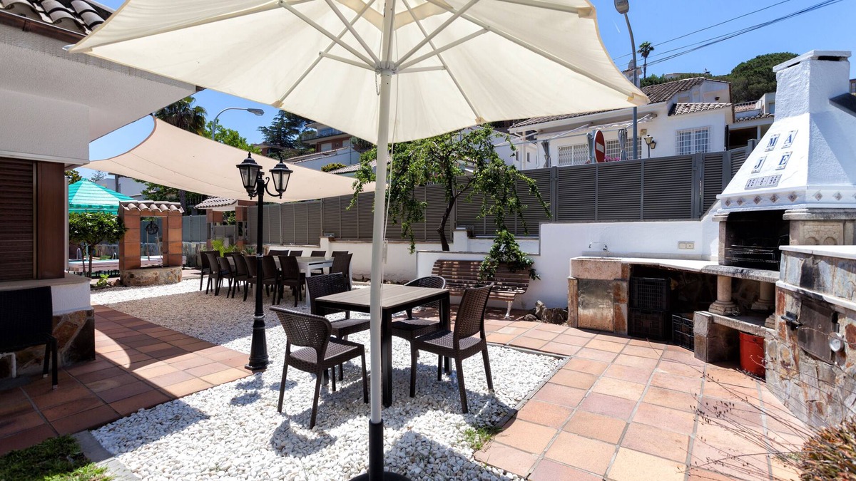 Cabrils House | VILLA BARCELONA. Private pool and near to the beach.