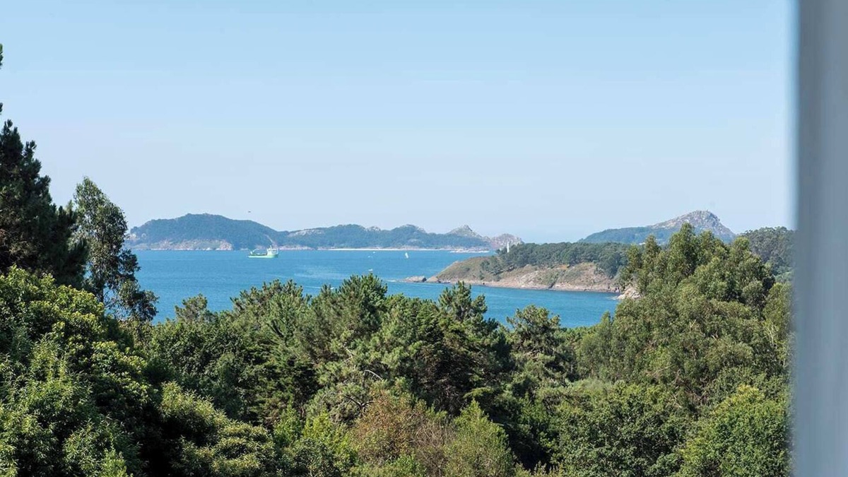 Donon House | Villa Barra (237), with sea views near the beach