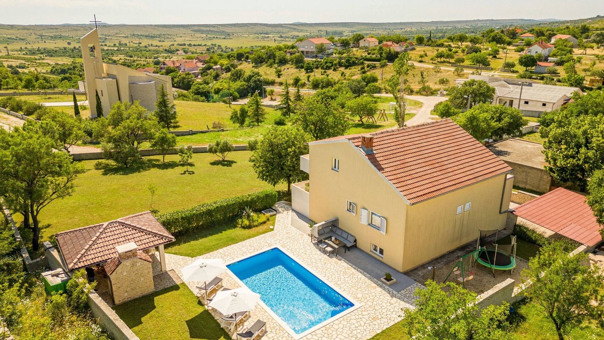 Benkovac Villa | Villa Basil ZadarVillas