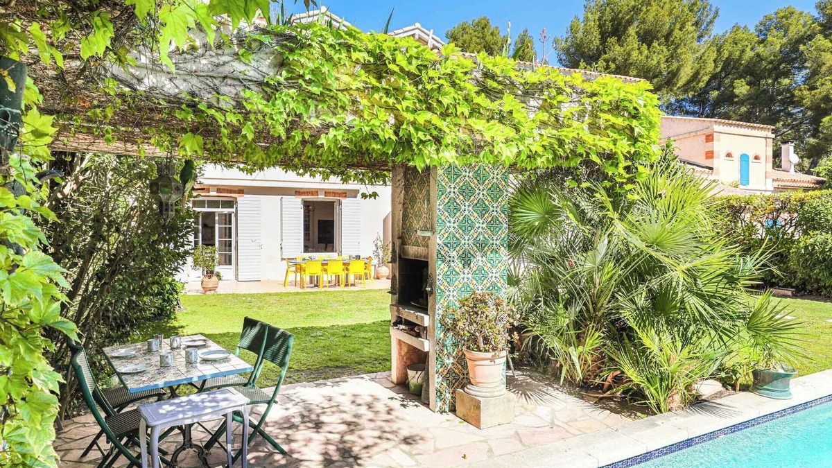 Prado-Perier Villa | Villa 'Bastide Les Oréades' with Private Pool, Wi-Fi and Air Conditioning