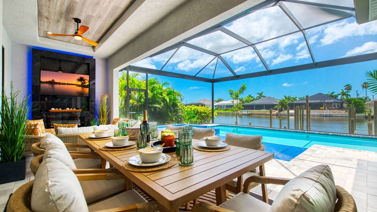 Pelican Villa | VILLA BAYBREEZE – HEATED POOL & SPA | GULF ACCESS | BOAT RENTAL + TOURS VOUCHER INCL.