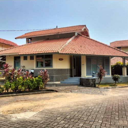 Anyer Villa | Villa Beach Anyer 1 by Anyer Adventure