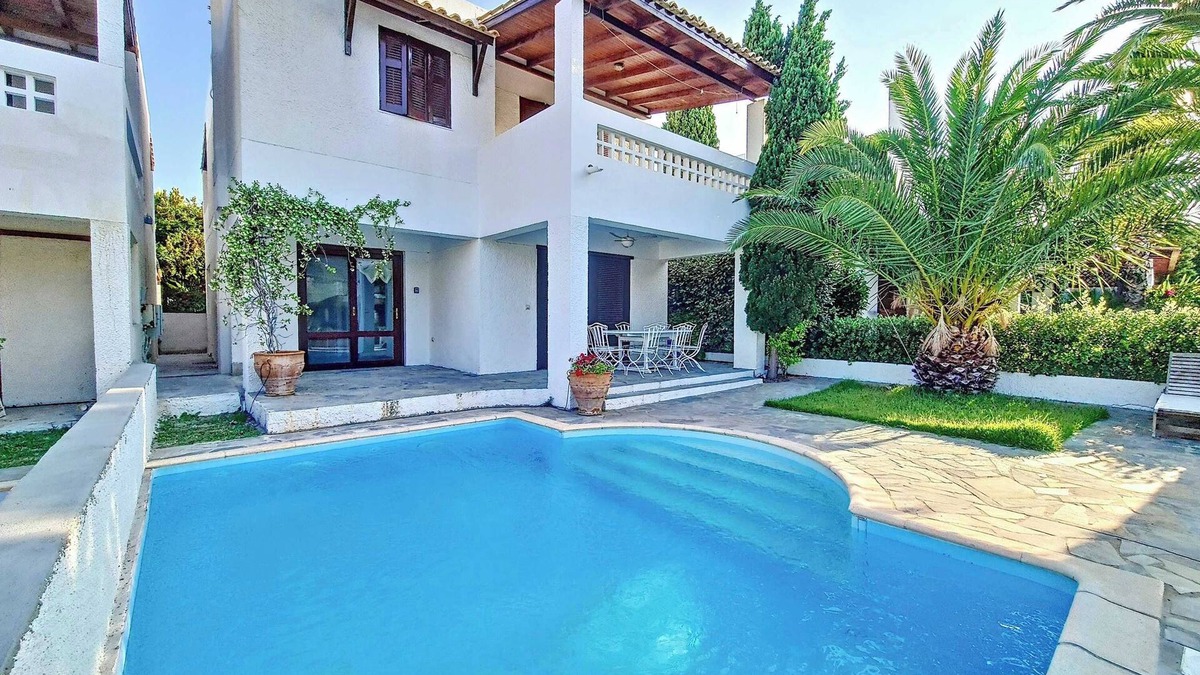Plepi Villa | Villa 'Beach , Swimming Pool For 8' with Sea View, Wi-Fi and Air Conditioning