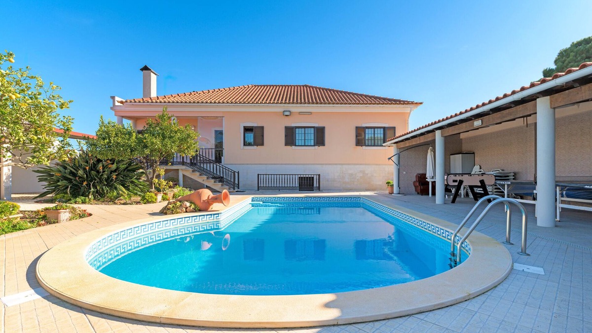Aldeia de Brescos Villa | Villa 'Beautiful Deluxe 4 Bedroom' with Private Pool, Private Garden and Wi-Fi Access