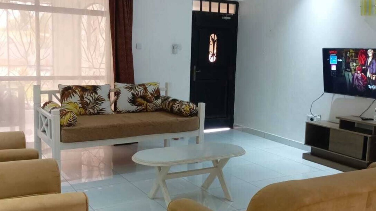 Ukunda Apartment | Villa Becky -Luxury 3 Bedroom with AC Penthouse in Diani Beach