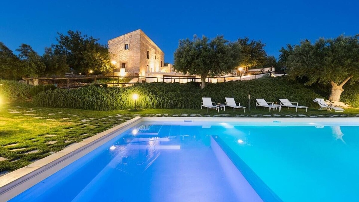 Scicli Villa | Villa Begonia with private pool and tennis court