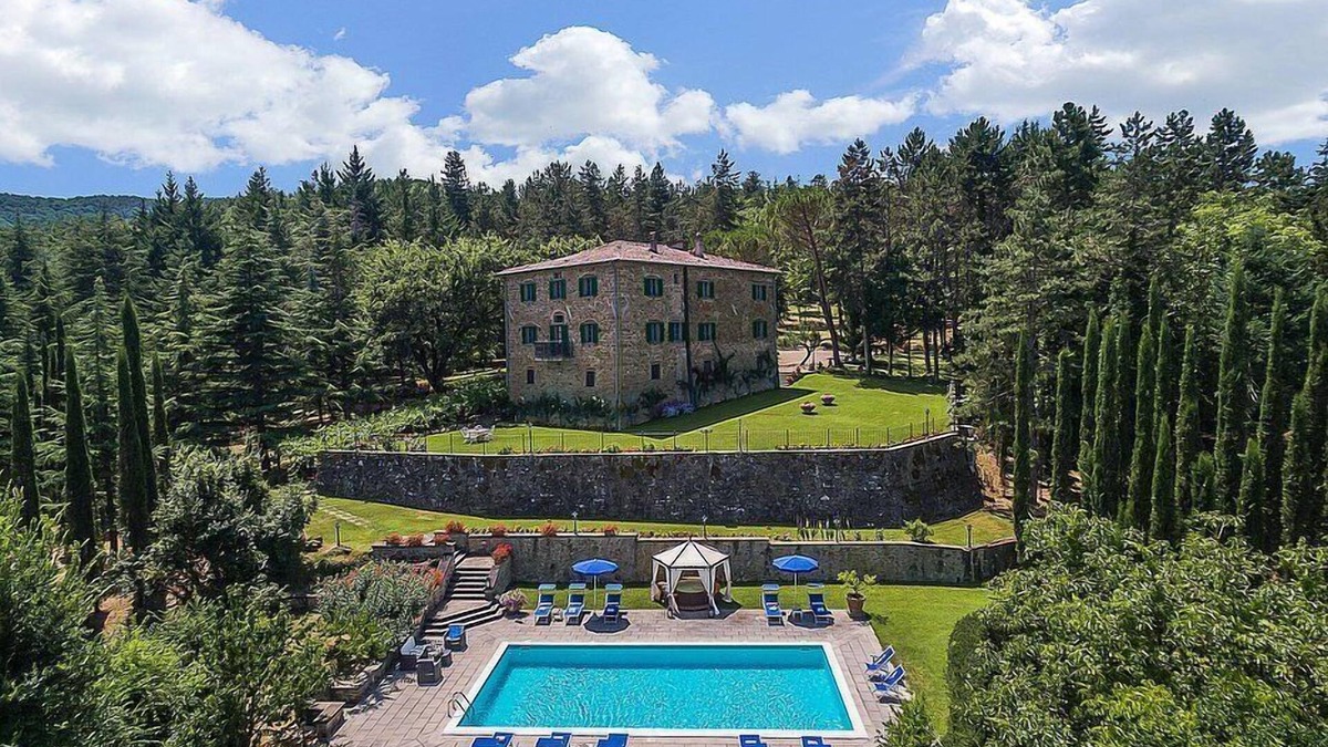 Ripoli Villa | Villa Belgarbo: A charming and bright two-story villa situated in an elegant eighteenth-century building, with Free WI-FI.