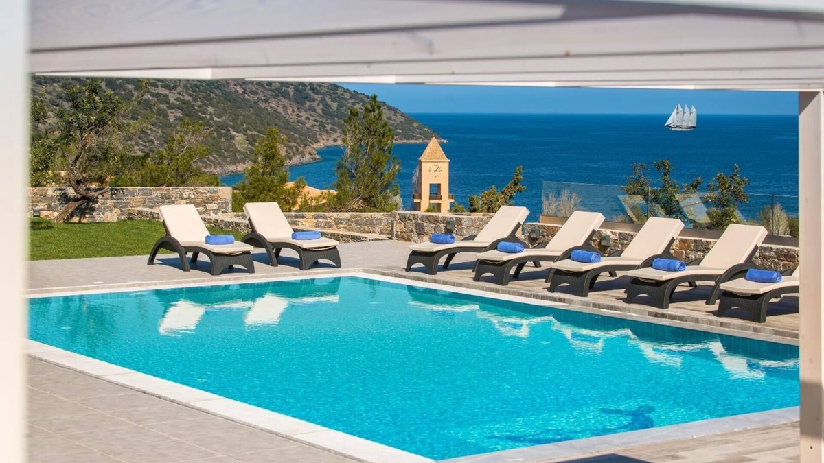 Agios Nikolaos Villa | Villa Bellelen with a heated pool