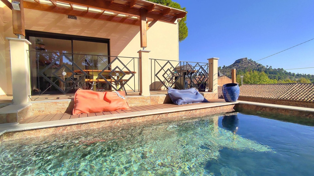 Montseret Villa | VILLA BELLEVUE/BALNEO/WITH POOL/AIR CONDITIONING