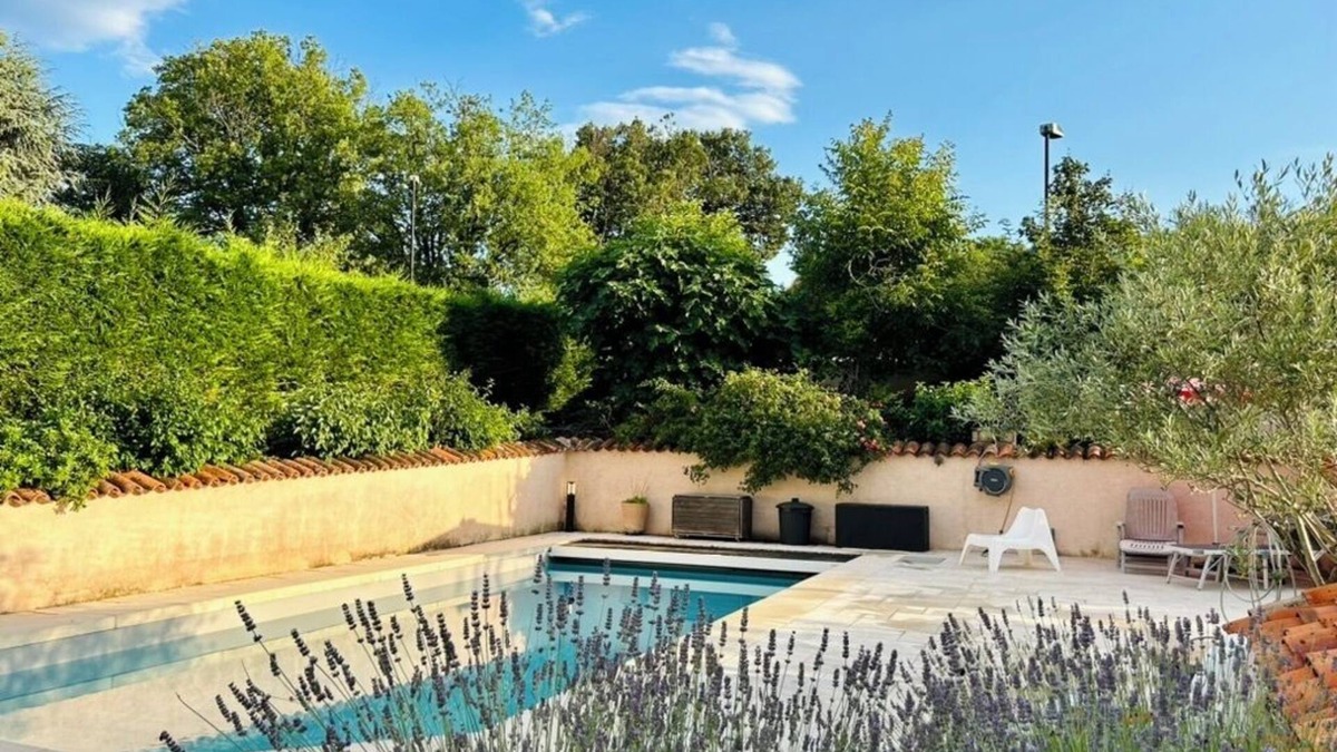 Marcy-l'Etoile Villa | Villa Bellevue with swimming pool in western Lyon