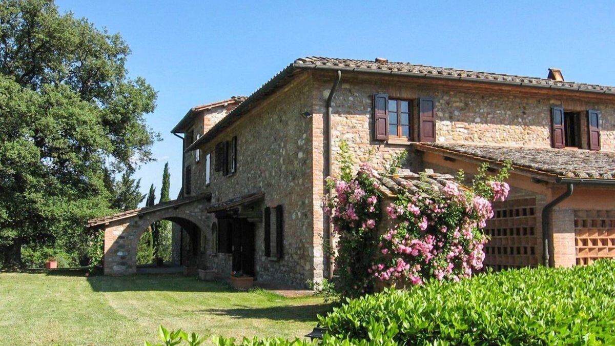 Radicofani Villa | Villa Bello - Ten Bedroom Villa, Sleeps 20