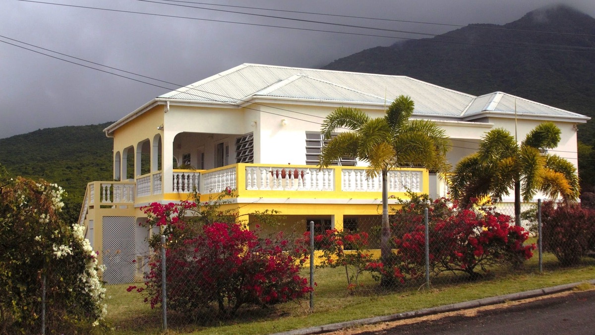 Charlestown House | villa Benito 3 minutes from, bars restaurant beach and four Seasons Golf Course
