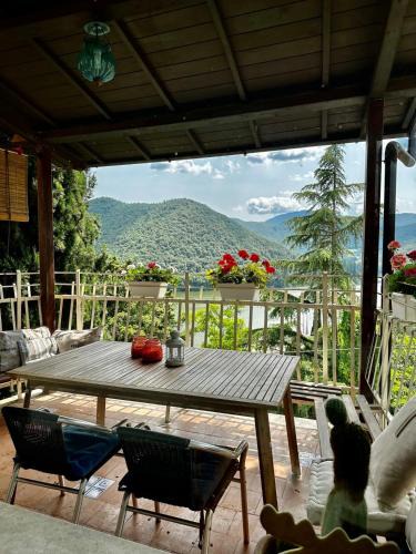 Piediluco House | Villa bianca