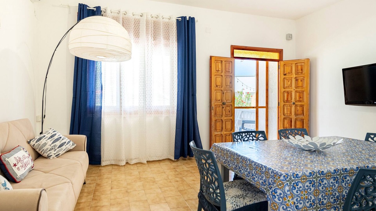 Marina di Pulsano Villa | Villa 'Bianca' with Private Terrace and Balcony