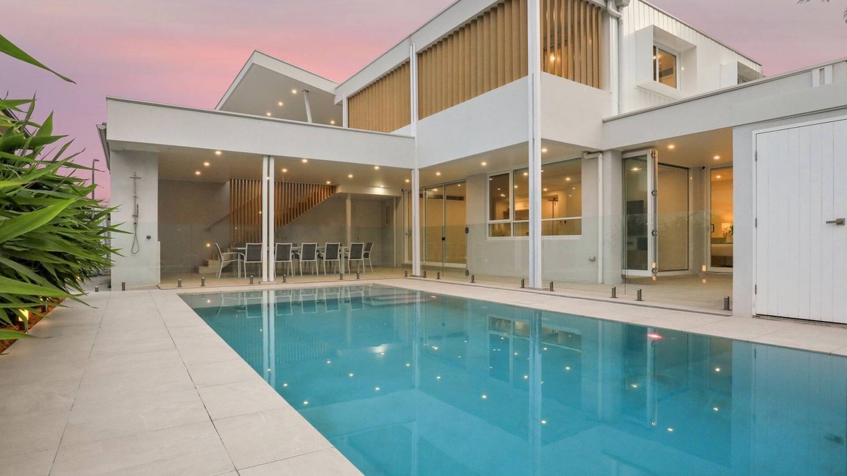 Caves Beach House | Villa Bianco- Luxurious six bedroom coastal escape with pool.