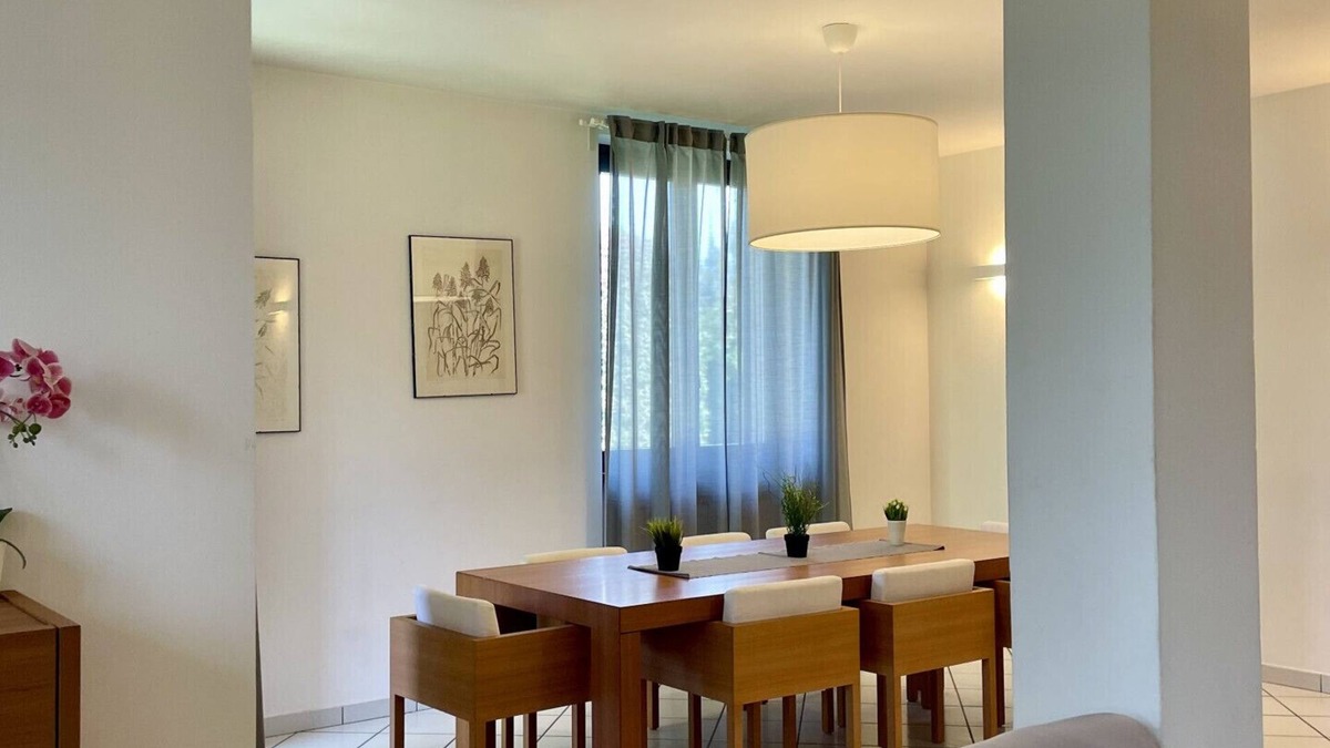 Travedona-Monate Villa | Villa Biancospino close by Monate Lake