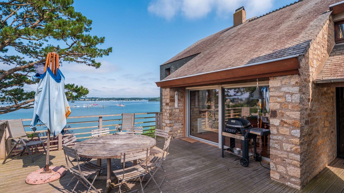 Ile-aux-Moines Villa | Villa 'Bienvenue Au Paradis' with Sea View, Private Terrace and Private Garden