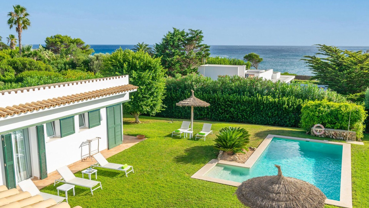 Binisafua Villa | VILLA BINIMIGI - Spectacular villa with private pool. Free WiFi.