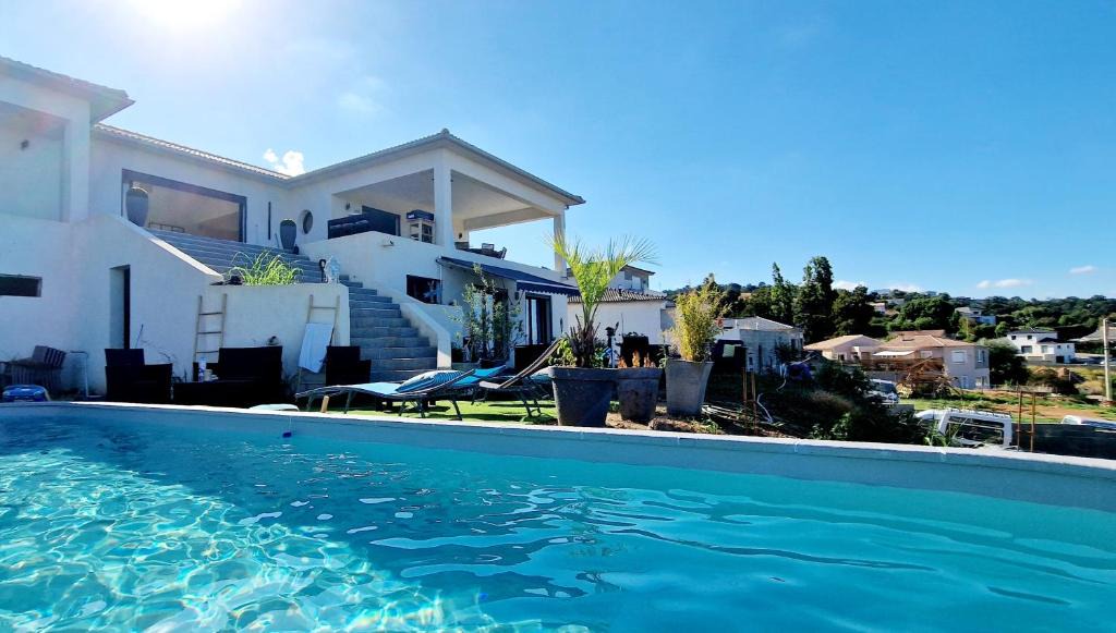 Penta-di-Casinca Apartment | Villa Bistinetti Rez de villa tout confort avec piscine