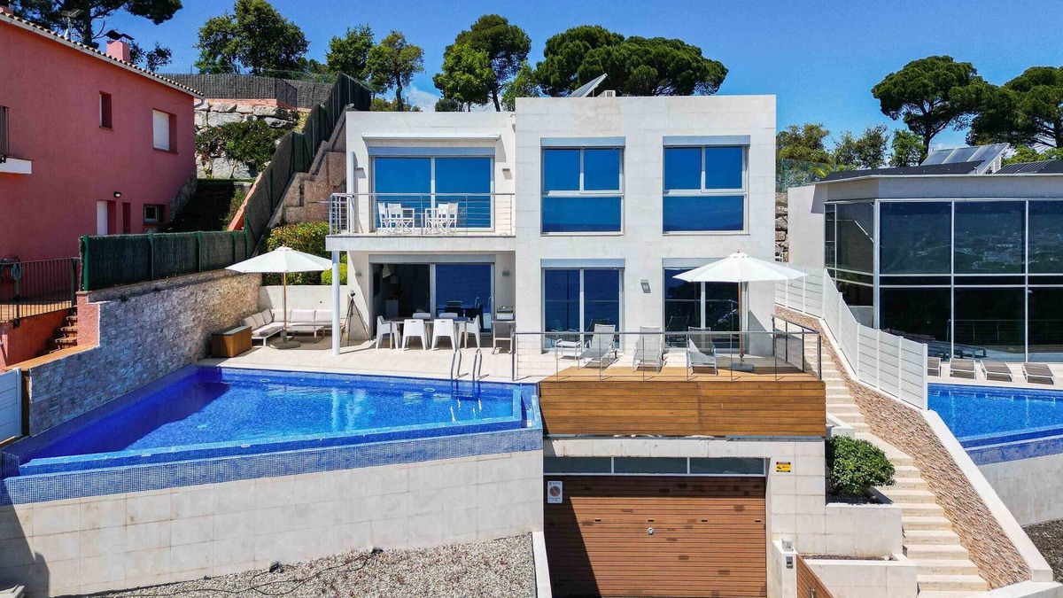 Cruilles Villa | Villa Blanca