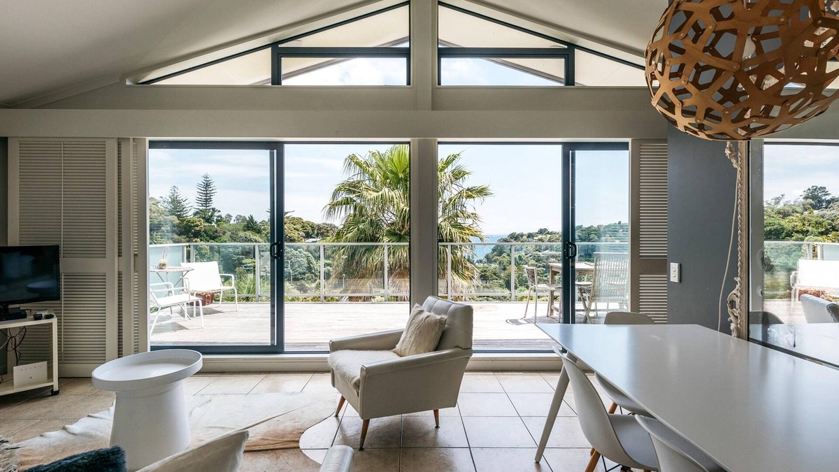 Palm Beach Apartment | Villa Blanca - Villa Blanca is the perfect holiday accommodation if you are seeking quality accommodation for up to 4 guests. This Villa is in located at the lowest point of the resort, making access in and out easy. Its elevated position offers wond