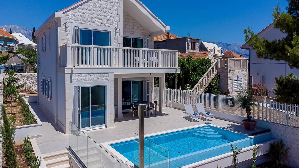 Sumartin Villa | Villa Blu Brac | A Beautiful 3 Bedroom Villa | A Stones throw to the Beach