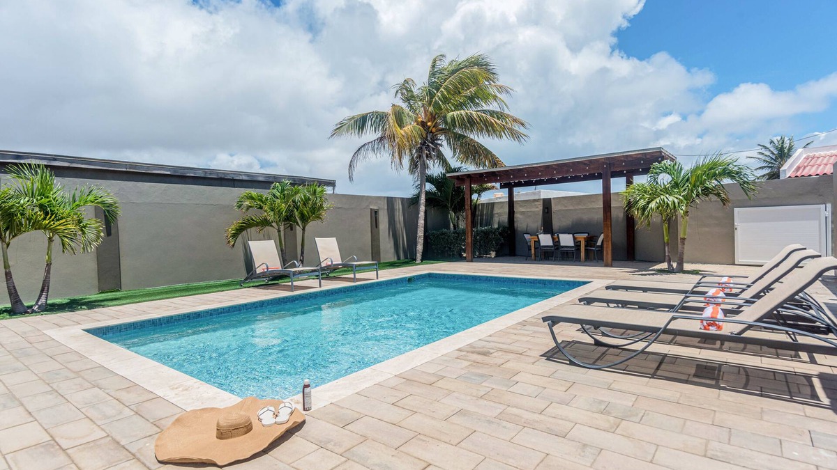 Bakval Villa | Villa Blue Heaven- 4BR-4BA-4BE, 2 min drive to BEACH!