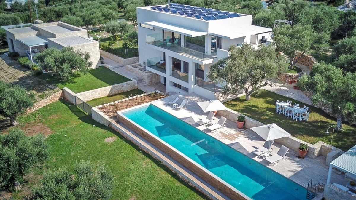 Plaka Villa | Villa Bluewhite - Luxury villa with pool in Plaka, Island of Crete