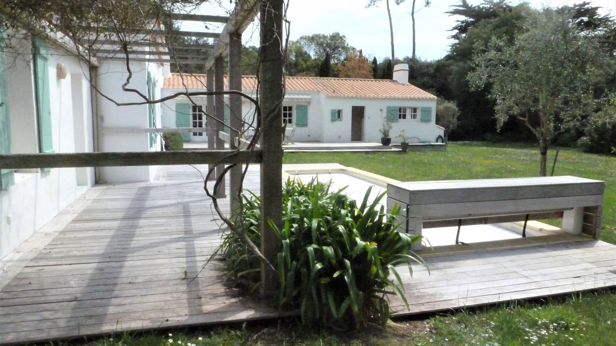 Noirmoutier-en-l'Ile House | Villa Bois de la Chaise 100M beach 13 people Garden 3700m2 Heated pool