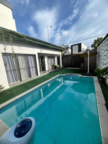 Tignere Villa | Villa Bonapriso with pool