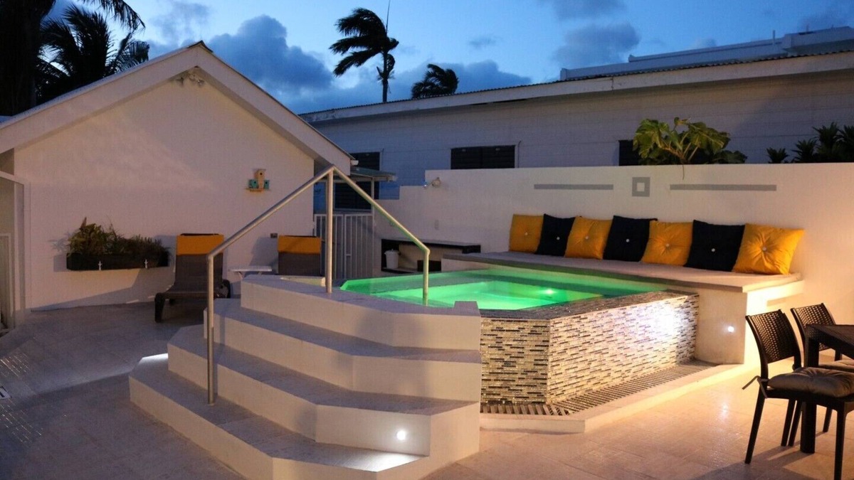 Belize City Bed & Breakfast | Villa Boscardi - 2 Queen Size Beds. Full Breakfast Included