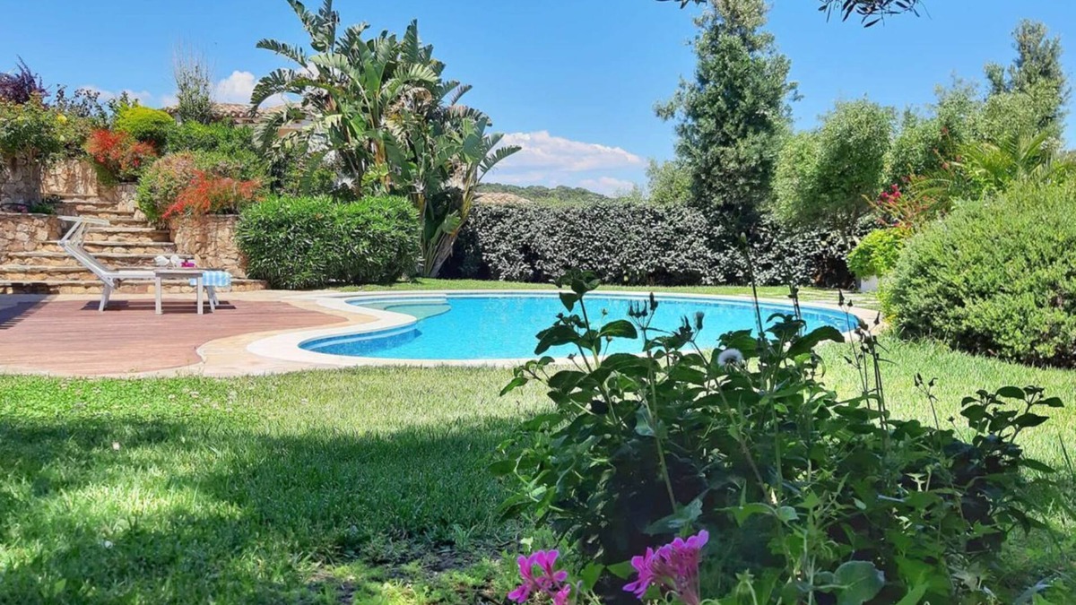 Castiadas Villa | VILLA BOUGAINVILLEA with pool and private garden, just 500 meters from the sea