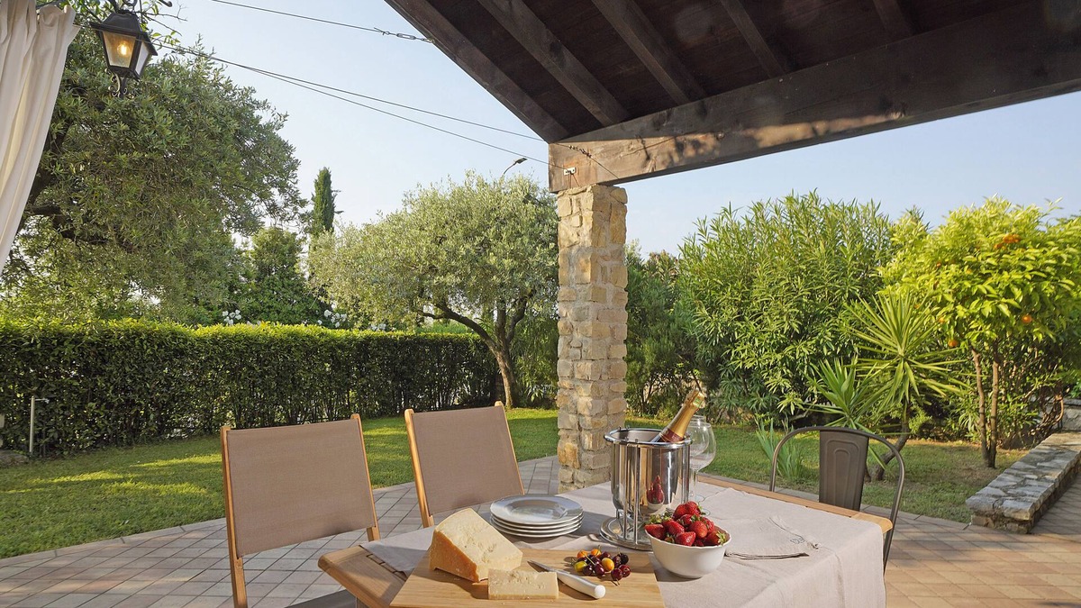 Cecina Villa | Villa Bouganville