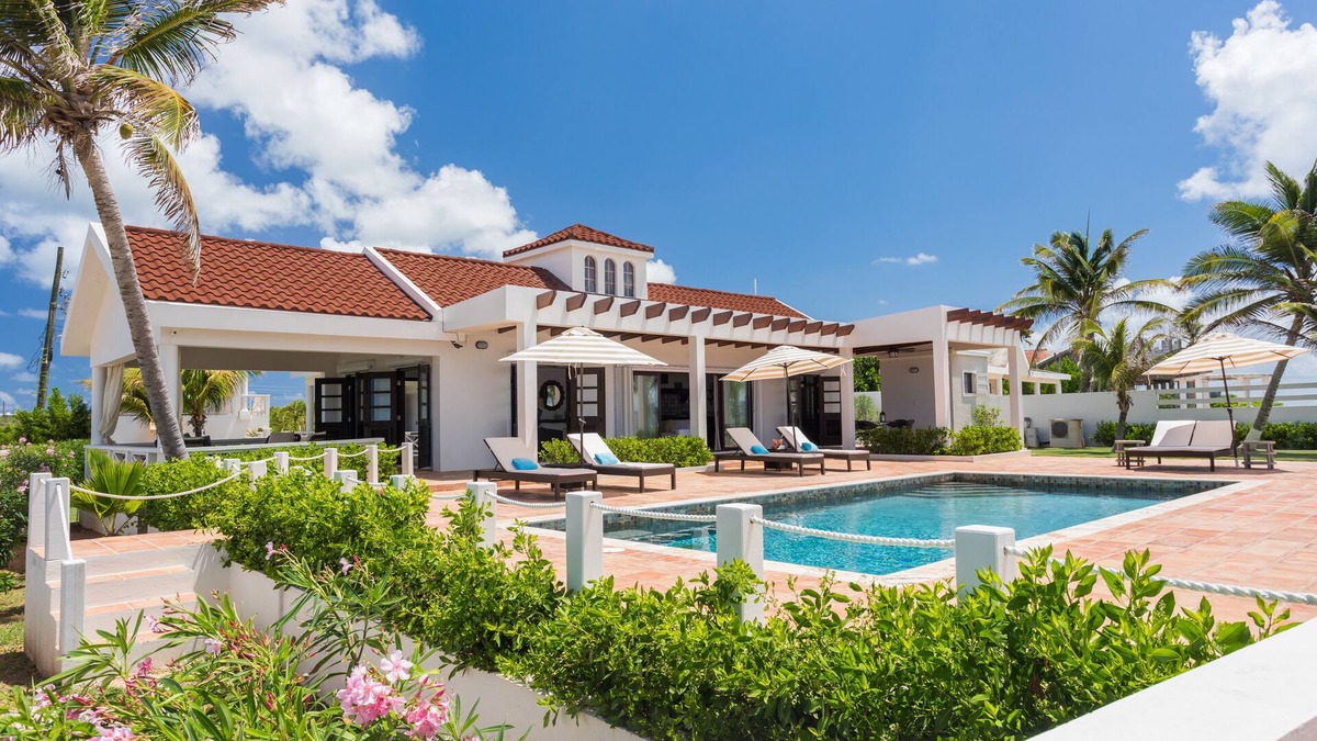 Blowing Point Villa | Villa Bramasole located right on the water has 3BDR close to restaurants & shops