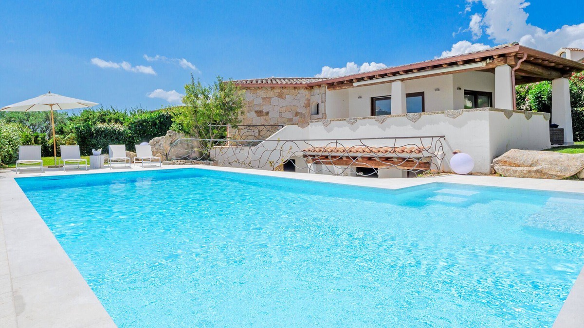 San Teodoro Villa | Villa BRANDINCHI: Heated XXL Pool, Private Beach, Sea View, Wi-Fi