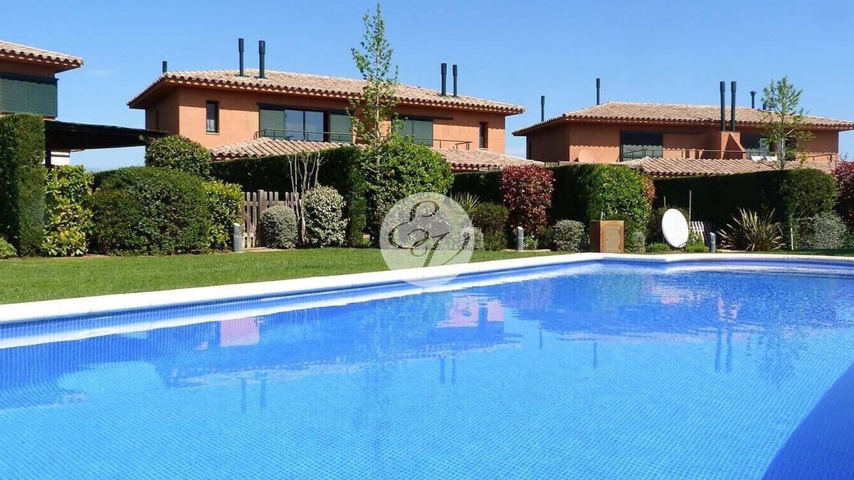 Navata Villa | Villa Brenda is located within Torremirona Resort