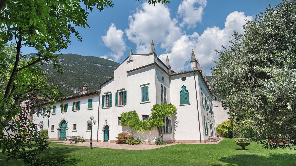 Peri Villa | Villa Brignoli - Historic stately home