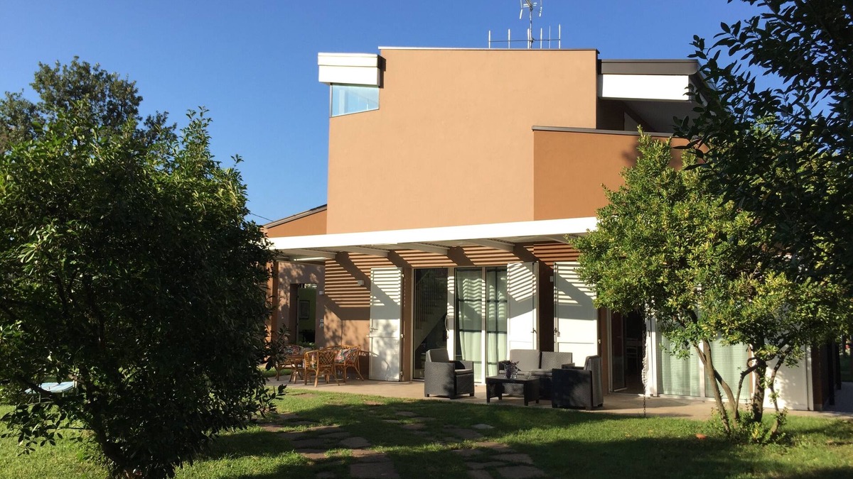 Cagnona Villa | VILLA BROWN - GREEN & SEA, sleeps 6 - Including place on the beach