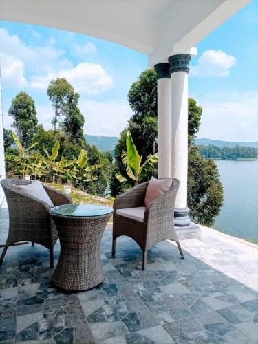 Kabale District Villa | Villa Bunyonyi