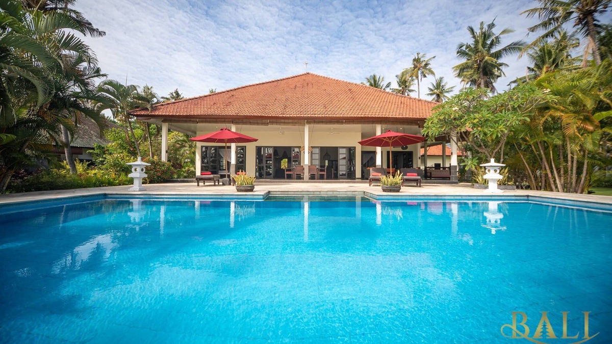 Kalisada Villa | Villa Burung - Breathtaking oceanfront, infinity pool 3BR