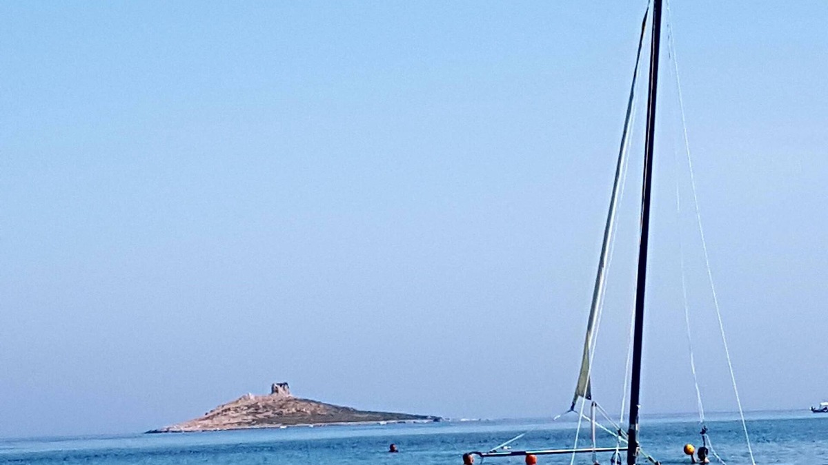 Isola delle Femmine Cottage | Villa Butterfly1 with a veranda and outdoor shower by the sea and cultural sites