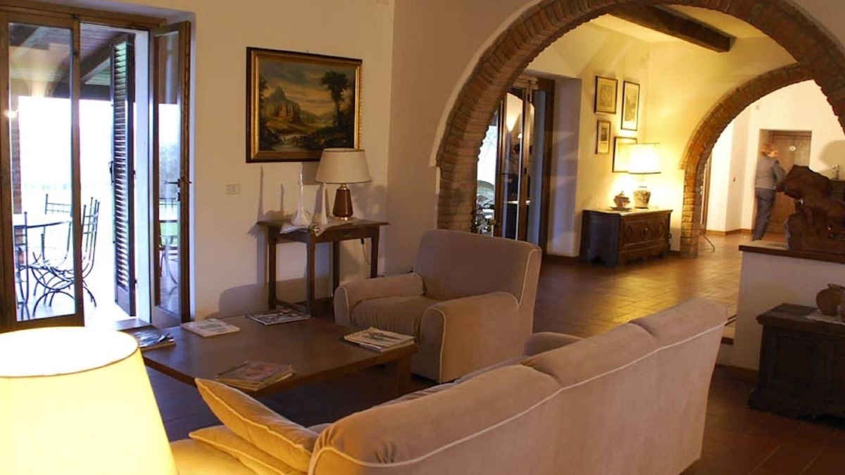 Castiglione del Lago House | Villa by Lake Trasimeno with Scenic Views