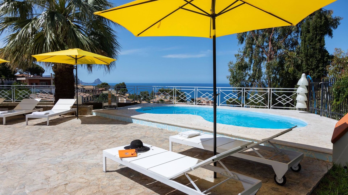 Mandra Capreria Villa | VILLA BY THE SEA WITH SPAGHETTI WELCOME